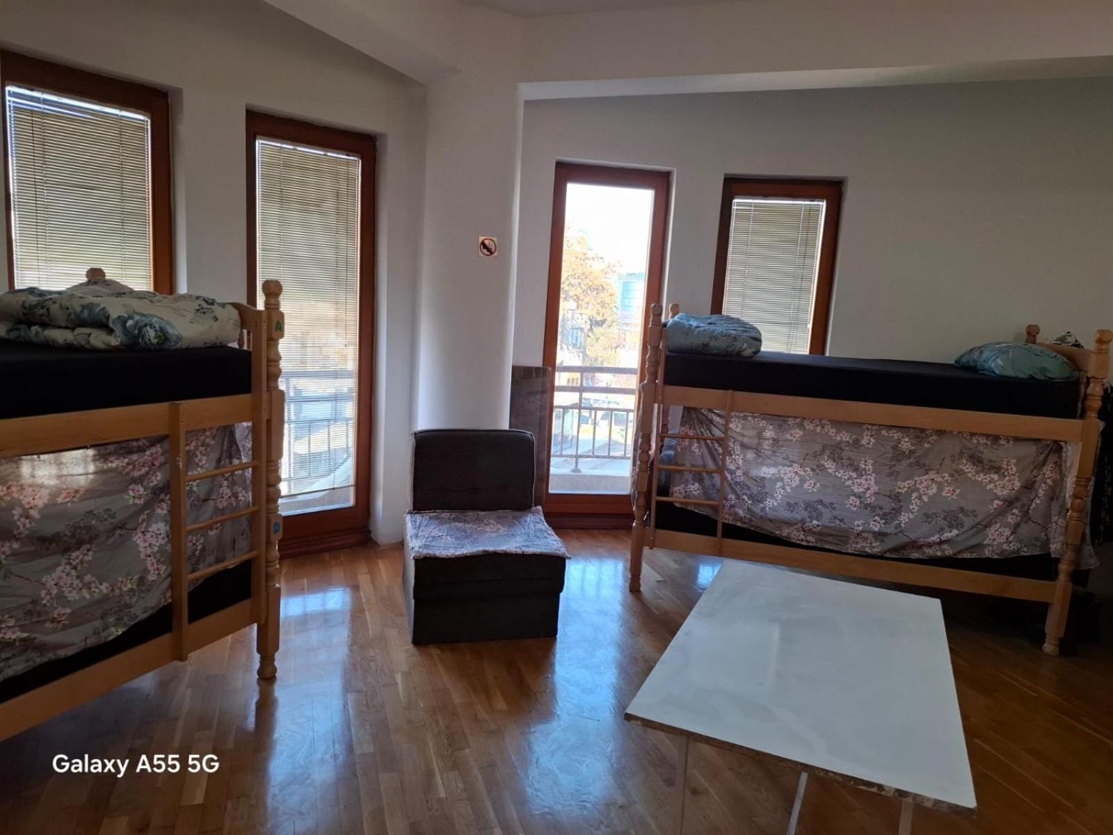 Alpi Hostel Skopje Buitenkant foto
